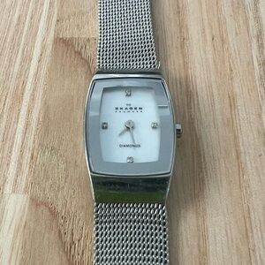 Skagen Denmark ladies rectangular silver tone diamond dress watch NEW BATTERY